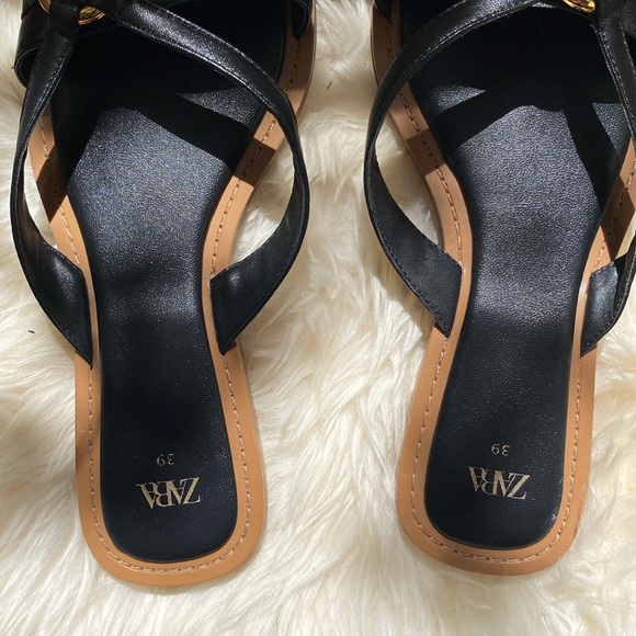 Zara black and gold sandals size 39 / fit like a US 8 - Picture 4 of 4